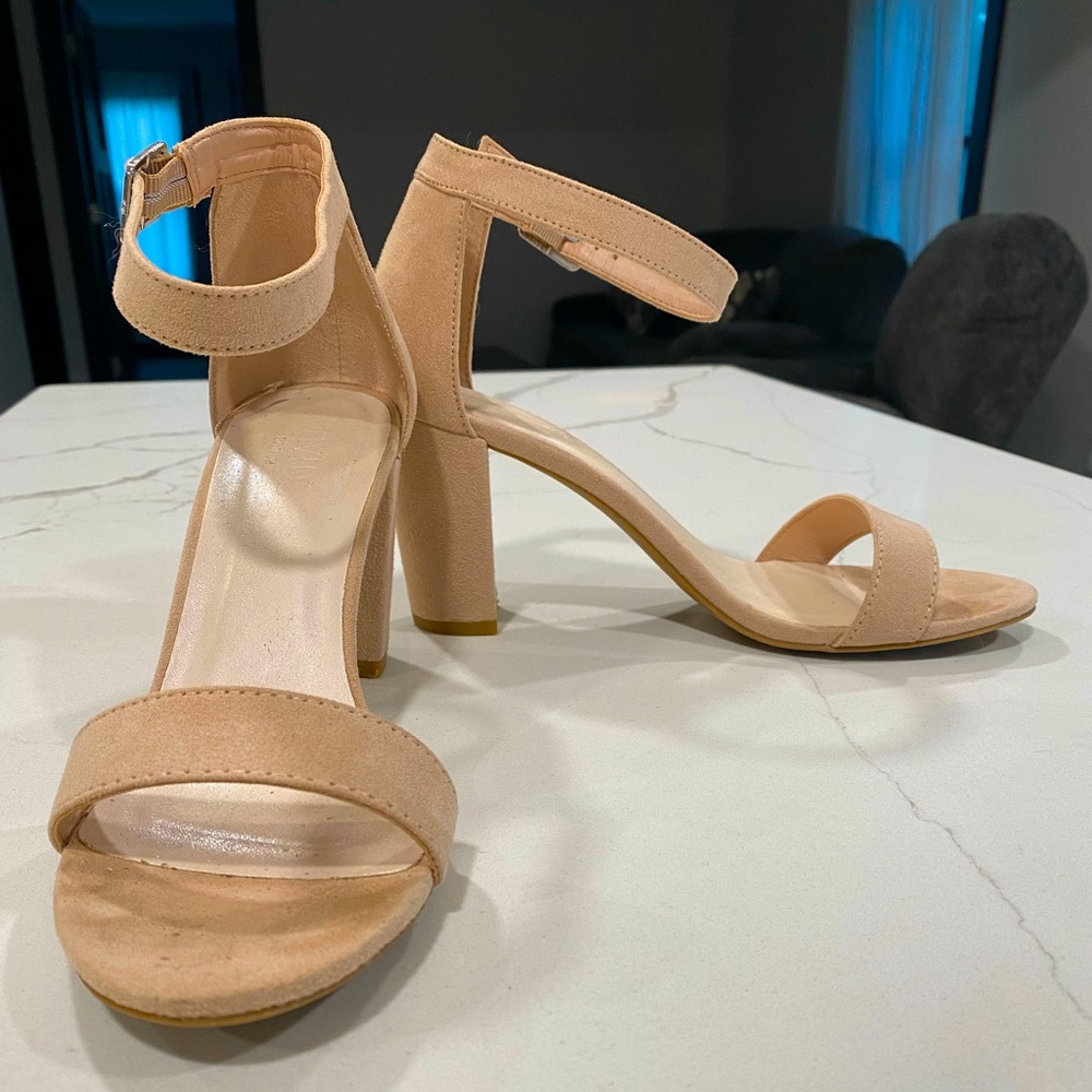 Heels 8.5